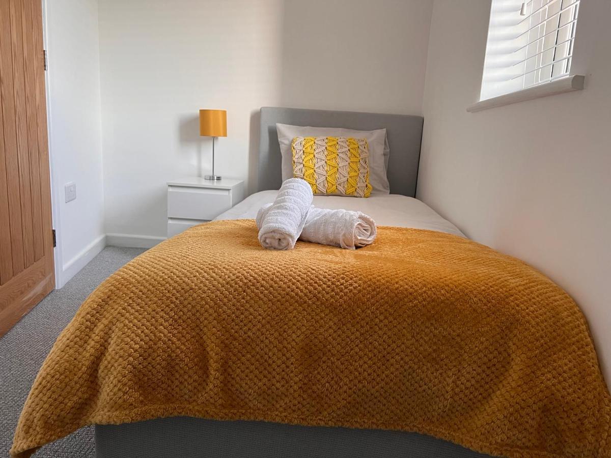 Superb Modern Flat In Northampton, Parking &Ev Lejlighed Eksteriør billede