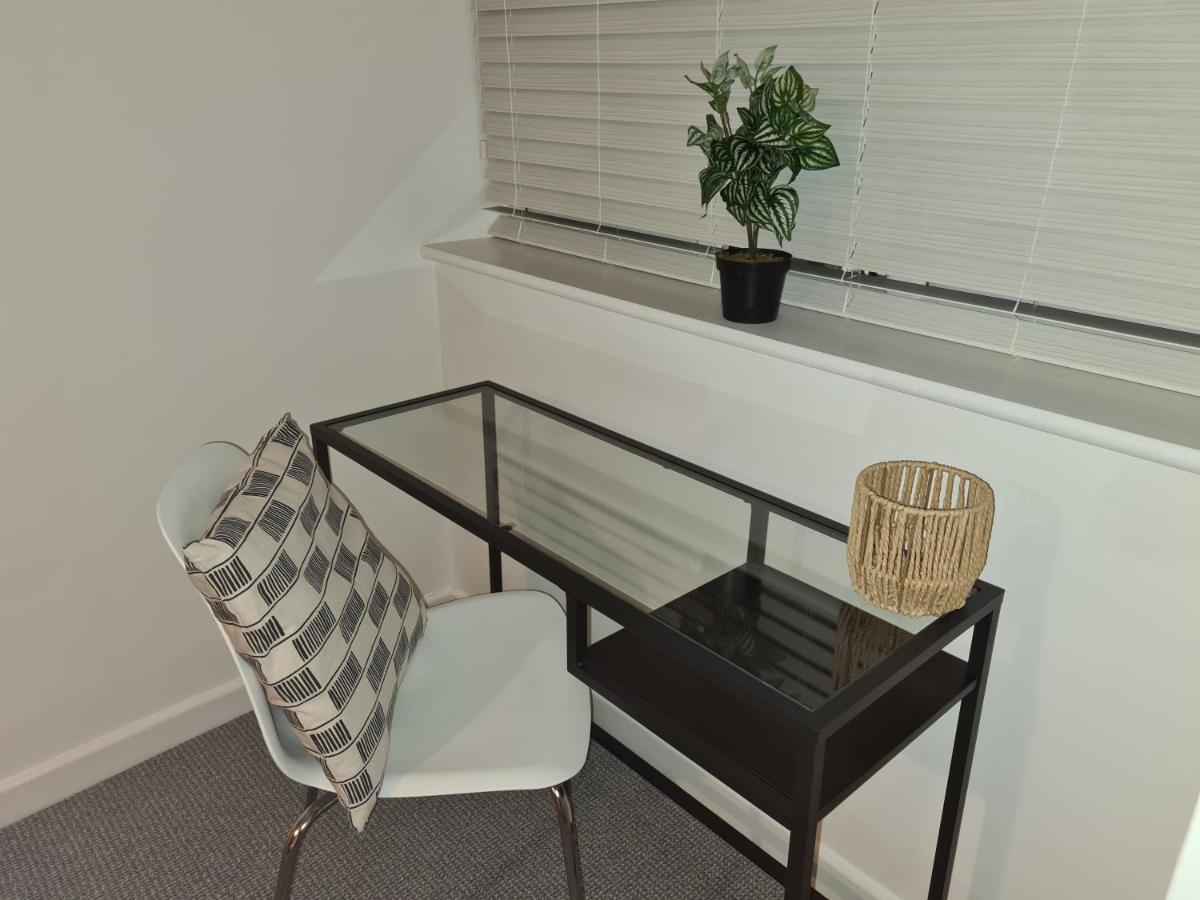 Superb Modern Flat In Northampton, Parking &Ev Lejlighed Eksteriør billede