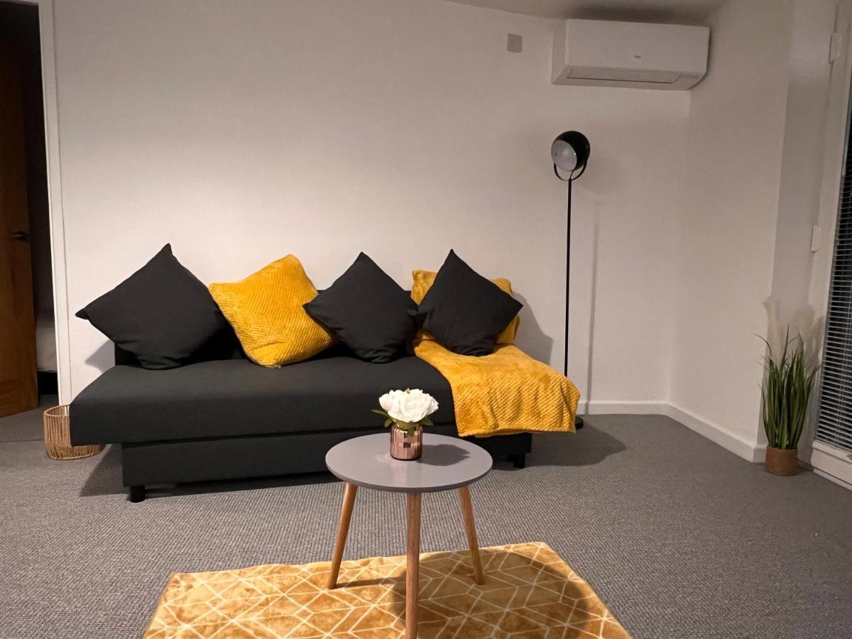 Superb Modern Flat In Northampton, Parking &Ev Lejlighed Eksteriør billede